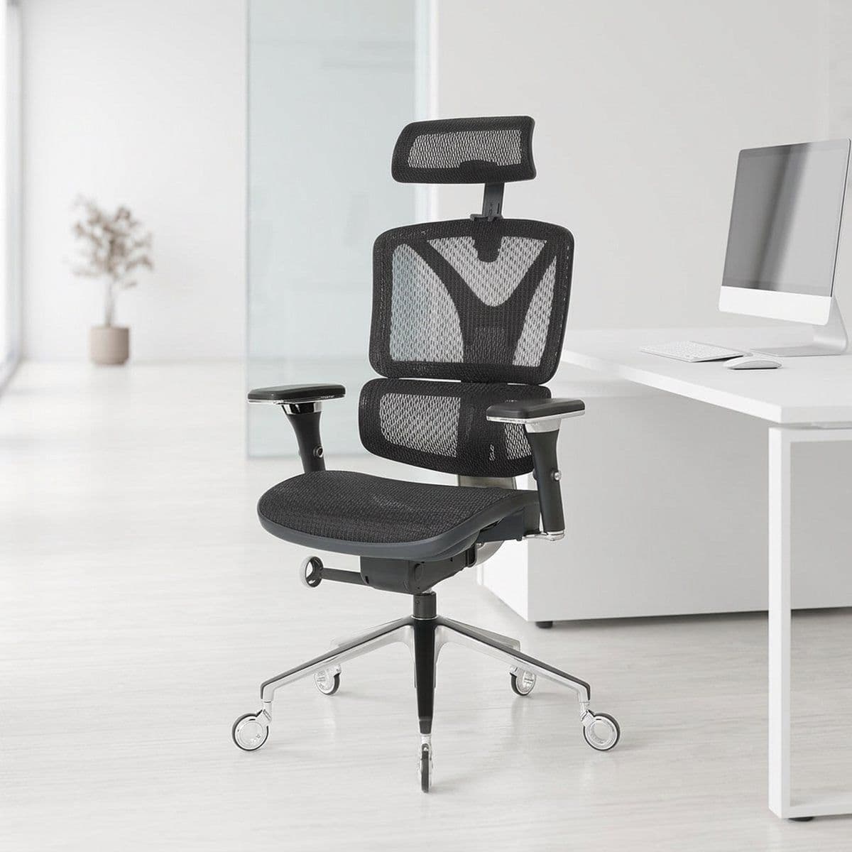 Best Office Chairs for Hip Pain (2026): A PT-Reviewed Buying Guide